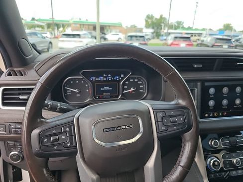 Used 2021 GMC Yukon XL Denali w/ Denali Premium Package AWD/4WD image 13