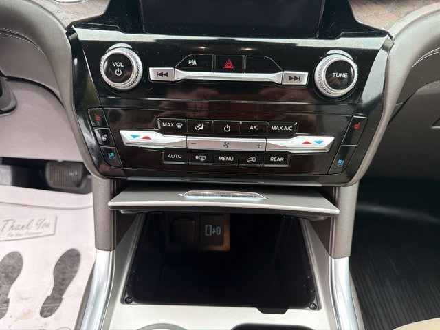 Used 2024 Ford Explorer Platinum w/ Technology Package AWD/4WD image 22