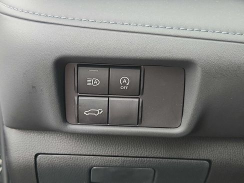 Used 2024 Toyota Highlander XLE AWD/4WD image 22