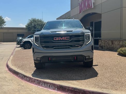 Used 2024 GMC Sierra 1500 AT4 w/ Technology Package AWD/4WD image 5