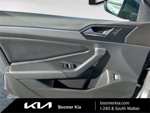 Used 2024 Volkswagen Jetta SE image 16