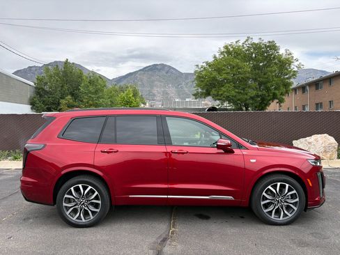 Used 2021 Cadillac XT6 Sport AWD/4WD image 2