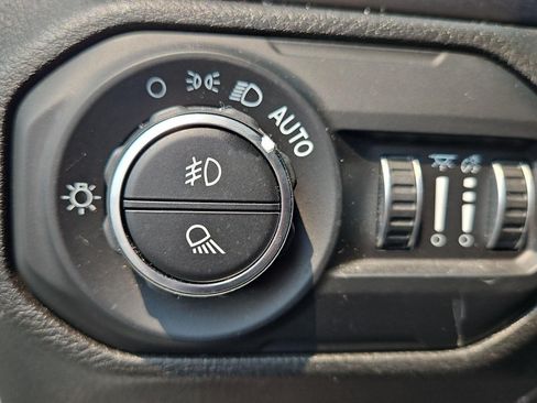 Used 2021 Jeep Gladiator Mojave AWD/4WD image 25