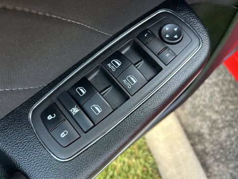 Used 2022 Dodge Charger R/T RWD image 16