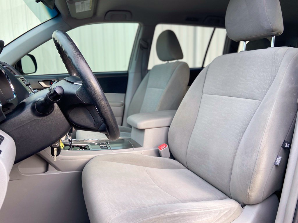 Used 2013 Toyota Highlander Plus FWD image 16