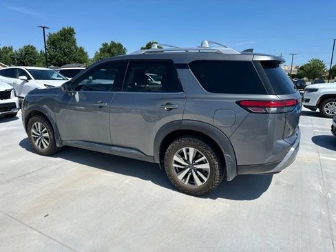 Used 2022 Nissan Pathfinder SL AWD/4WD image 16