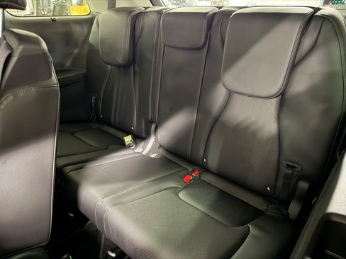 Used 2025 Kia Carnival SX FWD image 39