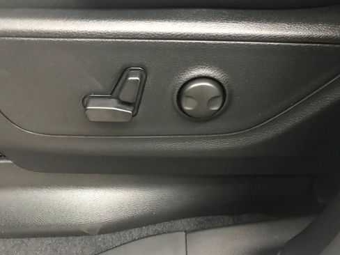 New 2026 RAM 1500 4x4 Crew Cab image 13