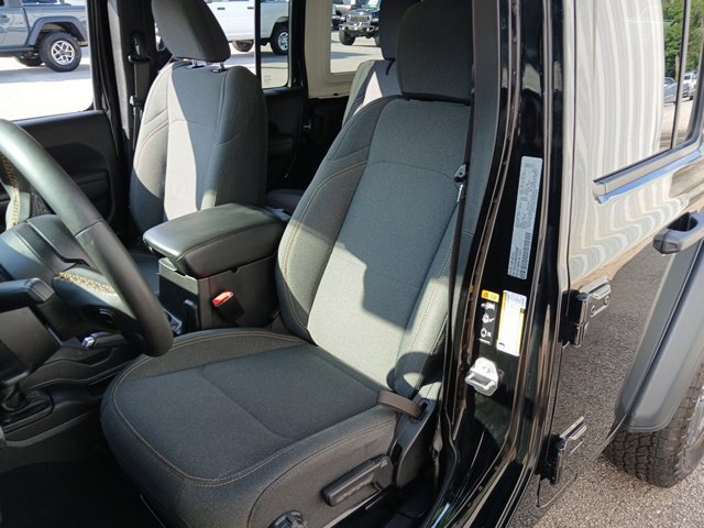 Used 2024 Jeep Wrangler Unlimited Sport AWD/4WD image 30
