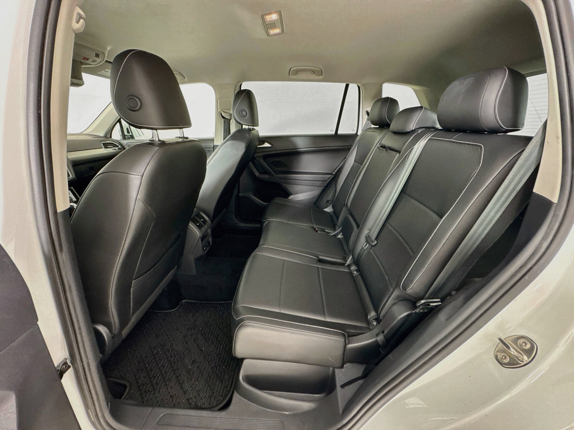 Used 2021 Volkswagen Tiguan SE AWD/4WD image 24