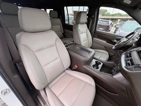 Used 2022 Chevrolet Suburban LT w/ Luxury Package AWD/4WD image 31