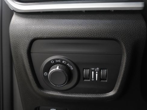 Used 2024 Jeep Grand Cherokee Altitude image 23