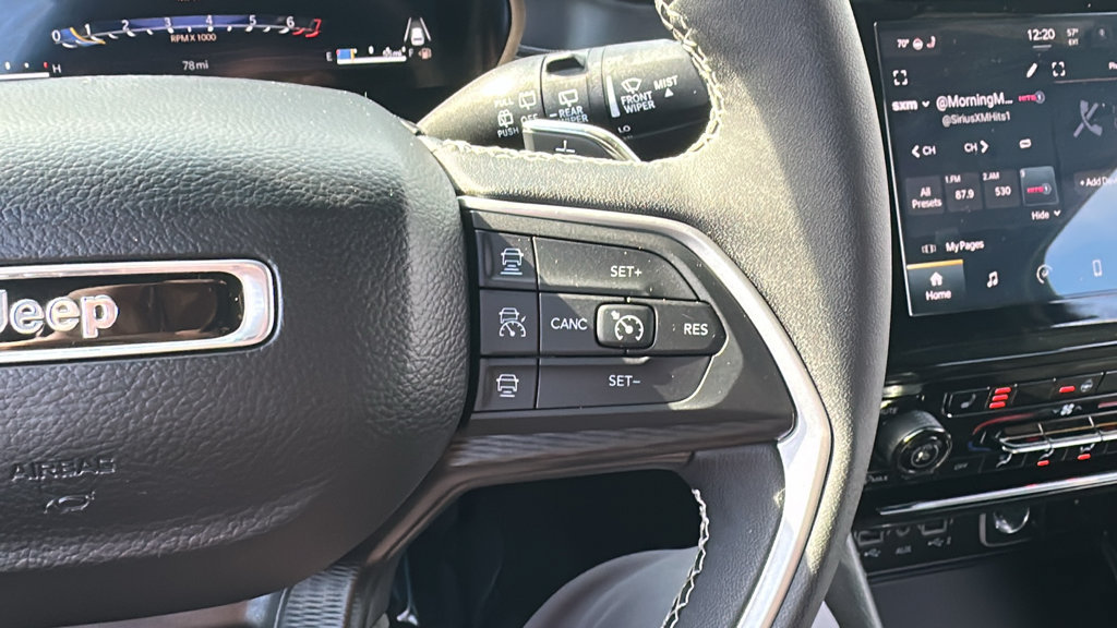 Used 2024 Jeep Grand Cherokee Laredo w/ Luxury Tech Group I AWD/4WD image 17
