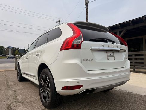 Used 2017 Volvo XC60 T5 Dynamic FWD image 3