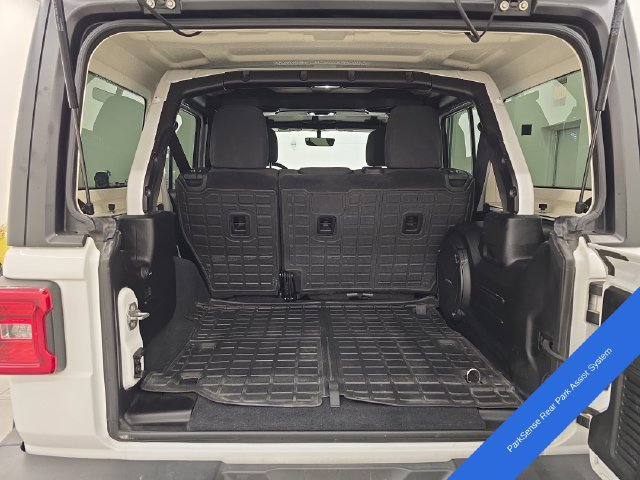 Used 2019 Jeep Wrangler Unlimited Sahara AWD/4WD image 16