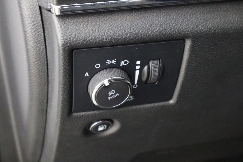Used 2022 Jeep Grand Cherokee Limited AWD/4WD image 22