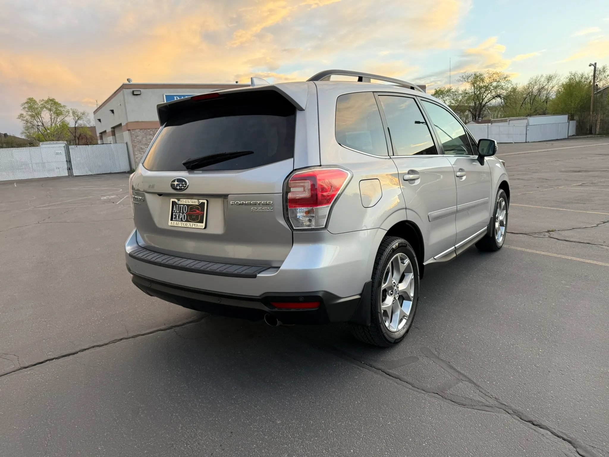 Used 2017 Subaru Forester 2.5i Touring AWD/4WD image 5
