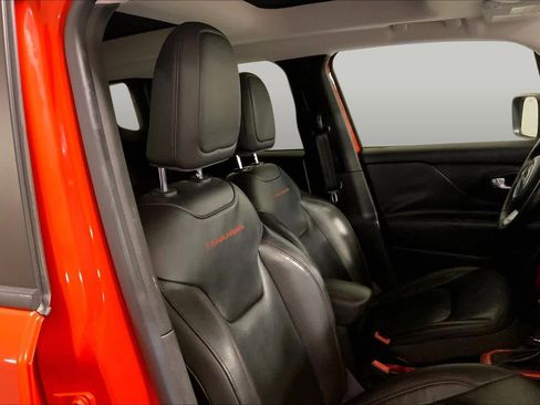 Used 2016 Jeep Renegade Trailhawk w/ Premium Trailhawk Package AWD/4WD image 8