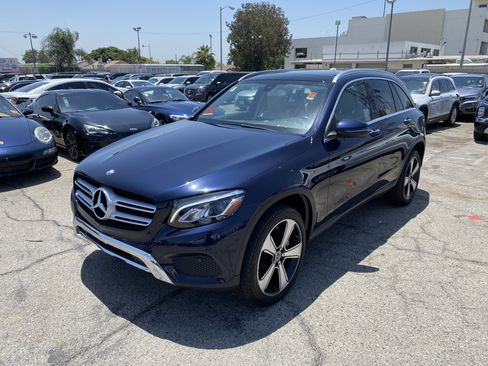 Used 2019 Mercedes-Benz GLC 350e 4MATIC w/ Premium Package image 2