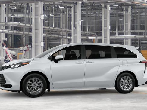 New 2026 Toyota Sienna LE image 3