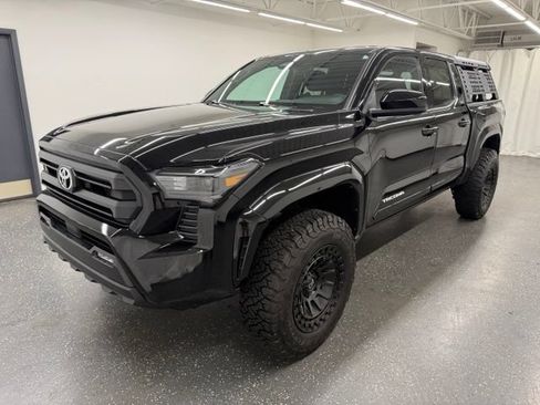 Certified 2026 Toyota Tacoma SR5 AWD/4WD image 5