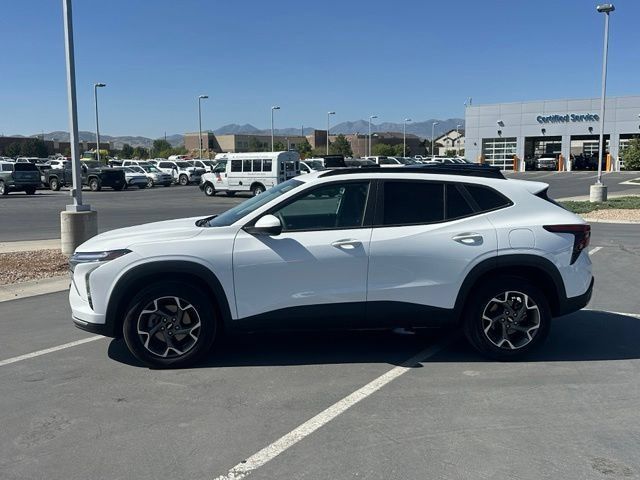 Certified 2026 Chevrolet Trax LT FWD image 2
