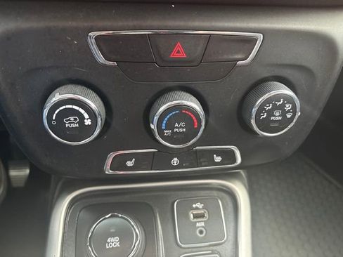Used 2018 Jeep Compass Latitude w/ Cold Weather Group AWD/4WD image 26