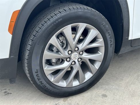 Used 2025 Buick Enclave Preferred image 9