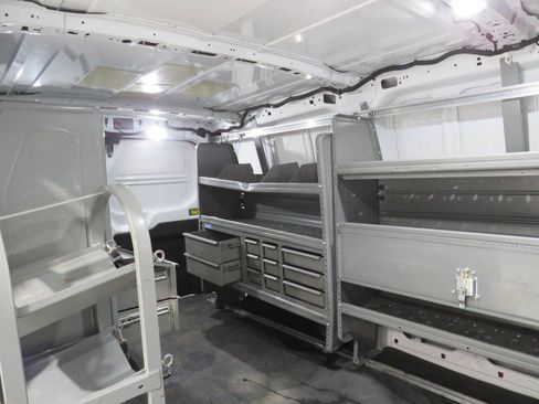 Used 2018 Ford Transit 250 130 Low Roof image 19