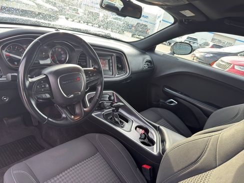 Used 2016 Dodge Challenger SXT image 23