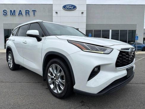 Used 2022 Toyota Highlander Limited AWD/4WD image 1