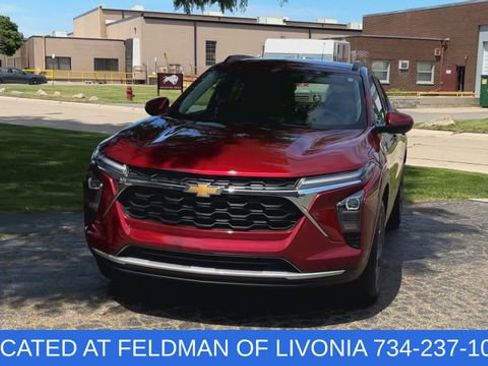 Used 2024 Chevrolet Trax LT FWD image 3