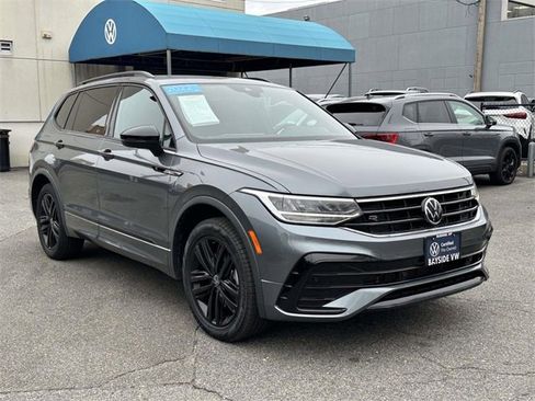 Certified 2022 Volkswagen Tiguan SE R-Line image 1