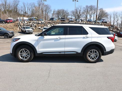 Used 2025 Ford Explorer Active image 4