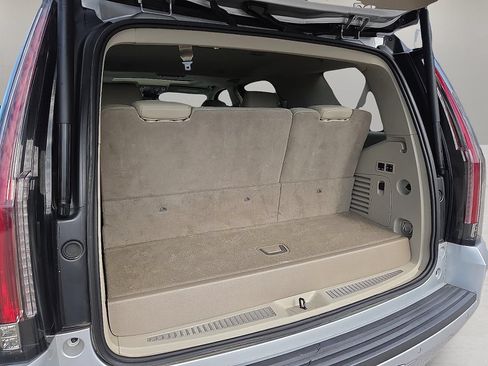 Used 2017 Cadillac Escalade Luxury AWD/4WD image 9