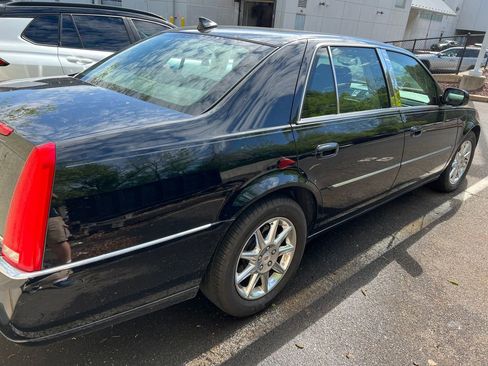 Used 2010 Cadillac DTS Luxury FWD image 3