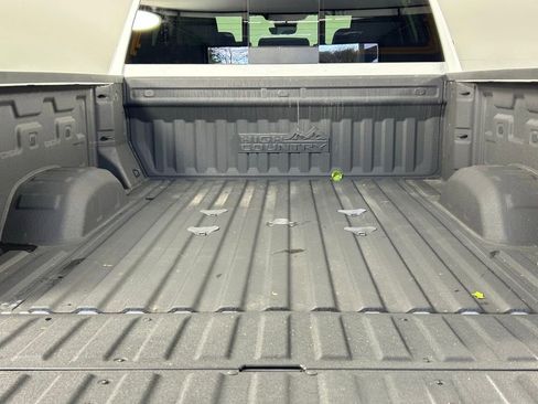 Used 2024 Chevrolet Silverado 2500 High Country w/ High Country Premium Package image 15