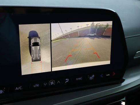 New 2026 Chevrolet Traverse LT w/ Midnight/Sport Edition FWD image 4