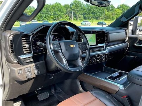 Used 2024 Chevrolet Silverado 2500 High Country w/ High Country Premium Package AWD/4WD image 18