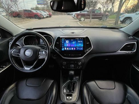 Used 2019 Jeep Cherokee Latitude Plus w/ Comfort/Convenience Group image 10