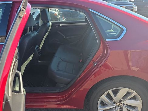 Used 2018 Volkswagen Passat 2.0T SE w/ SE Lighting Package image 7