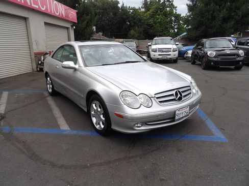 Used 2003 Mercedes-Benz CLK 320 Coupe image 2
