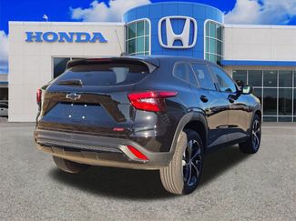 Used 2025 Chevrolet Trax RS w/ Driver Confidence Package video 2