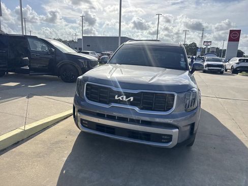 Used 2024 Kia Telluride SX w/ Towing Package FWD image 5