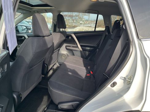 Used 2018 Toyota RAV4 XLE image 5