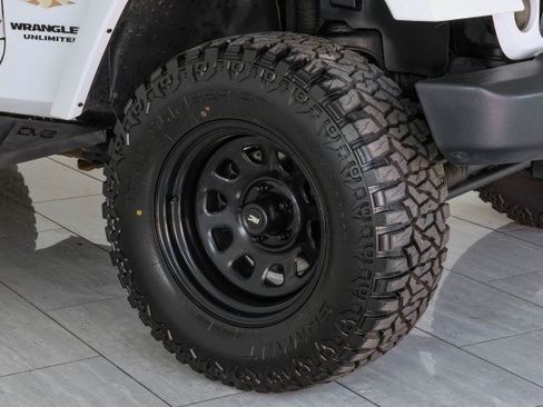 Used 2014 Jeep Wrangler Unlimited Sahara w/ Dual Top Group AWD/4WD image 59
