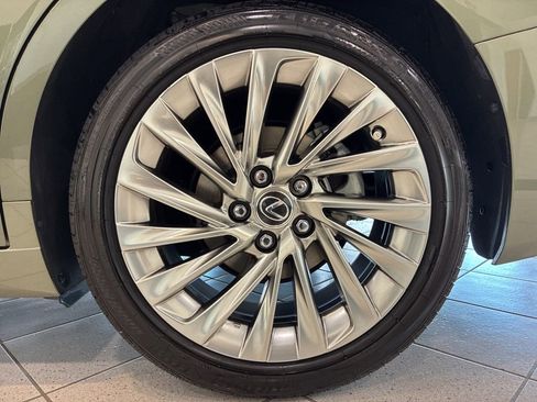 Certified 2019 Lexus ES 300h Ultra Luxury image 7