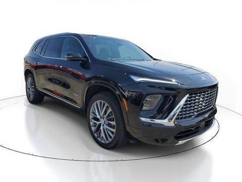 Used 2025 Buick Enclave Avenir FWD image 2