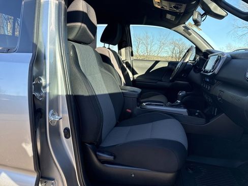 Used 2022 Toyota Tacoma TRD Off-Road image 31