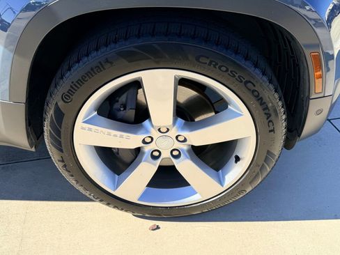 Used 2024 Land Rover Defender 110 SE image 14